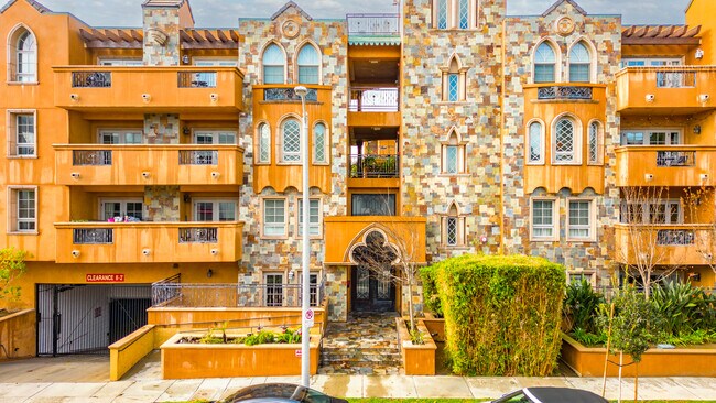 Residential Condo in Los Angeles, CA - Foto de edificio - Building Photo