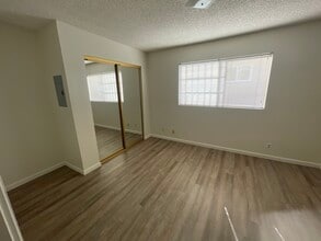 215 W Lemon Ave, Unit D in Monrovia, CA - Building Photo - Building Photo