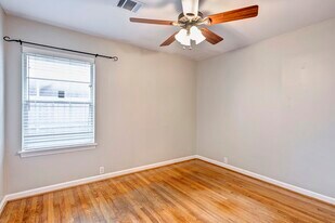 1135 W 31st St in Houston, TX - Building Photo