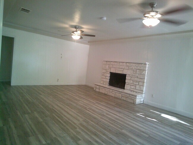 2413 Ashby St in Bakersfield, CA - Building Photo - Building Photo