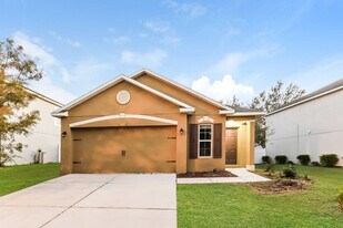 13221 Waterford Castle Dr, Unit Lakeside Manor Apt 607 in Dade City, FL - Building Photo