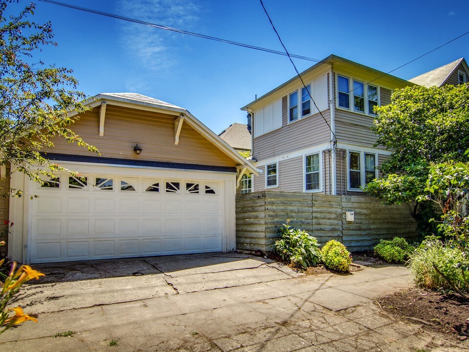 2204 NE 7th Ave in Portland, OR - Building Photo