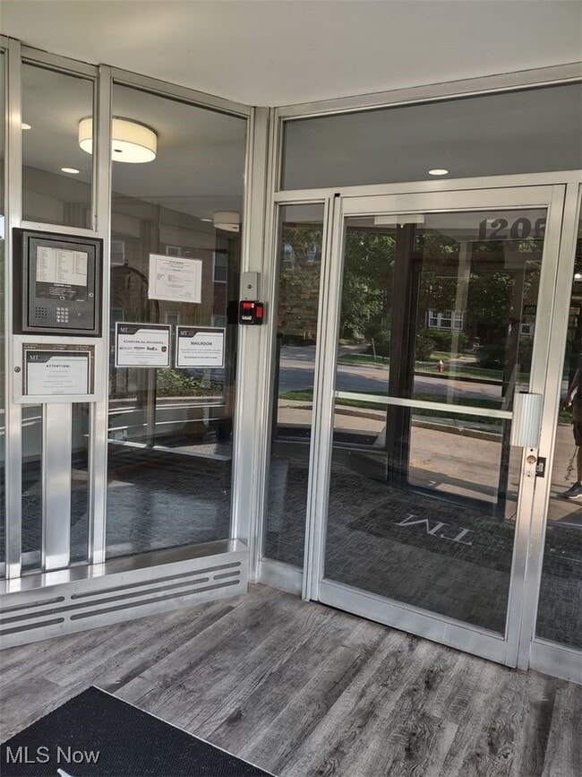 12050 Lake Ave in Lakewood, OH - Building Photo - Building Photo