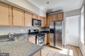 1102 W Cross St in Baltimore, MD - Foto de edificio - Building Photo