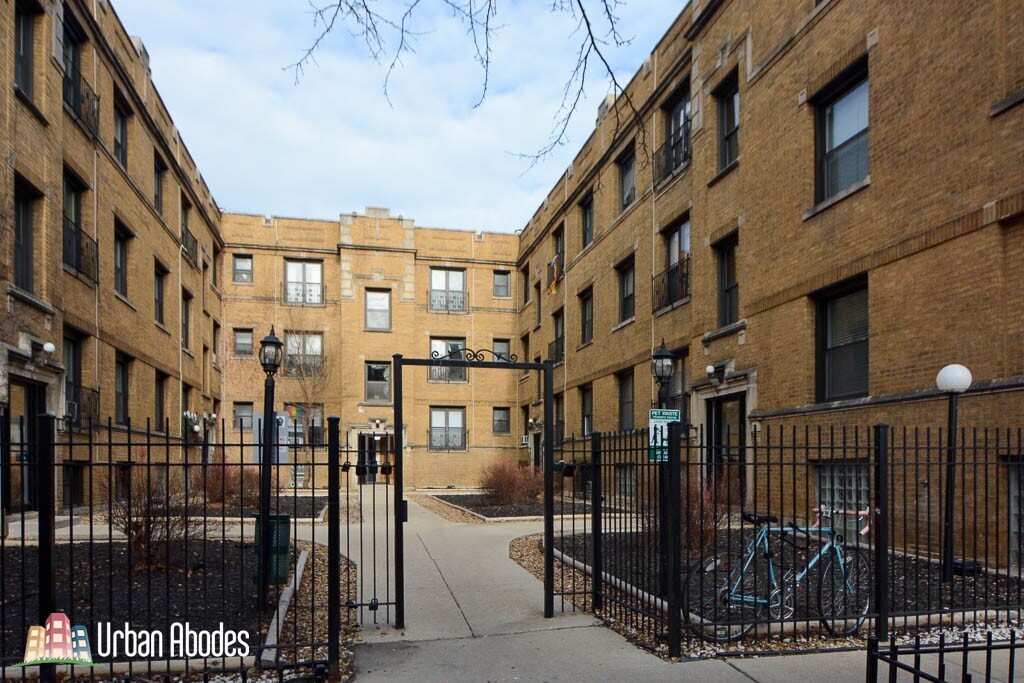 726 W Roscoe St, Unit M04B in Chicago, IL - Foto de edificio