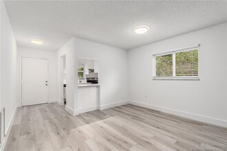 644 SW Cleveland Ave in Stuart, FL - Building Photo - Building Photo