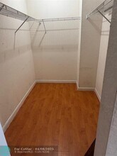 7556 NW 173rd St in Hialeah, FL - Building Photo - Building Photo