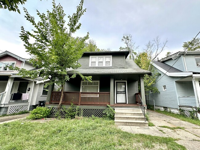 12805 Watterson Ave in Cleveland, OH - Foto de edificio - Building Photo