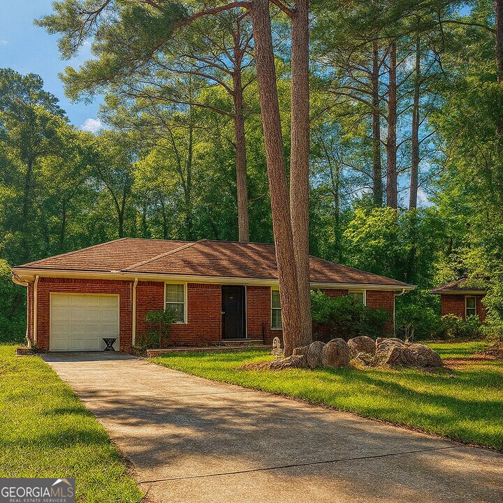 2913 Horse Shoe Dr in Atlanta, GA - Building Photo