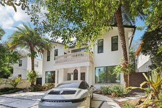 34 SW 22nd Rd in Miami, FL - Building Photo - Building Photo