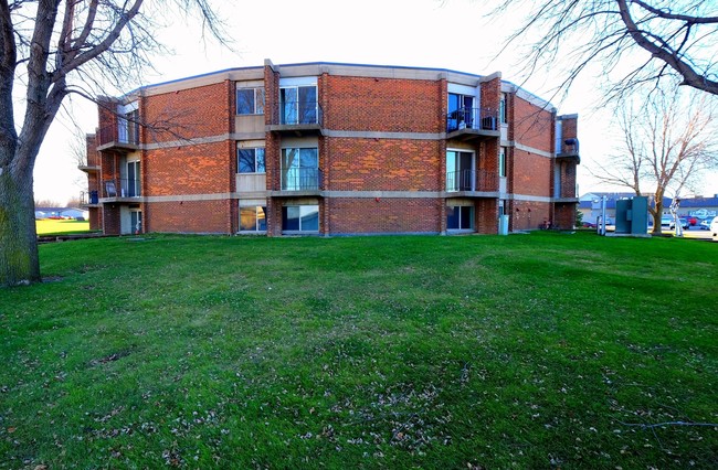 Dodecagon Plaza in Spencer, IA - Building Photo - Building Photo