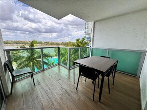 2681 N Flamingo Rd in Sunrise, FL - Foto de edificio - Building Photo