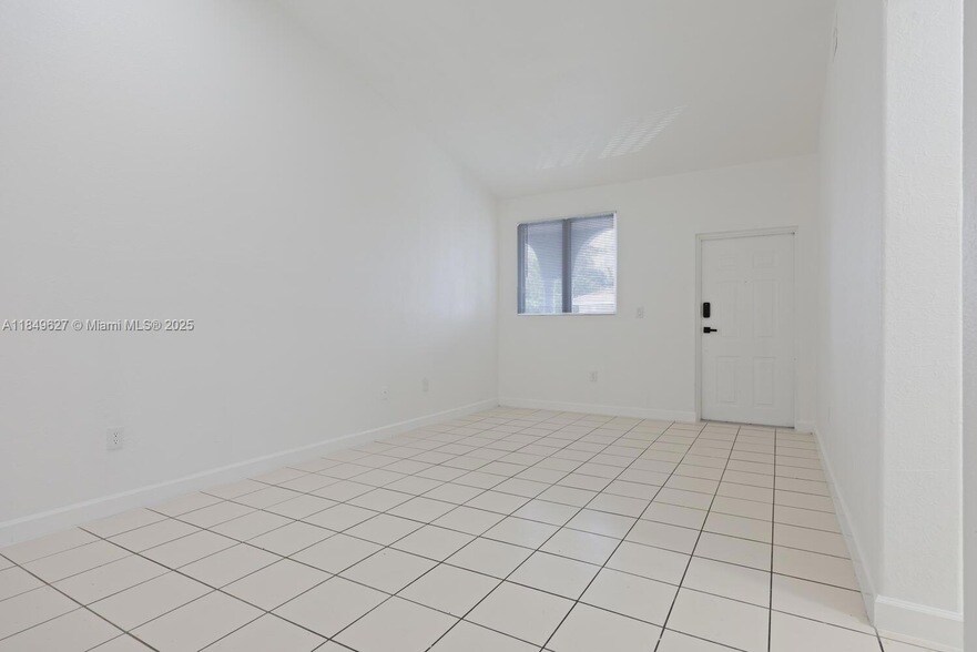 1663 SE 27th Dr in Homestead, FL - Building Photo