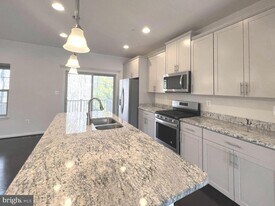 620 Shore Forest Dr in Glen Burnie, MD - Building Photo