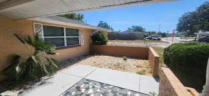 7628 Gulf Highlands Dr in Port Richey, FL - Building Photo - Building Photo