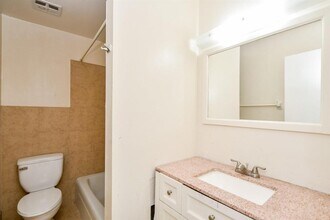 9021 Gaylord Dr in Houston, TX - Building Photo - Building Photo