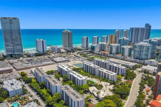 17011 N Bay Rd in Sunny Isles Beach, FL - Building Photo - Building Photo