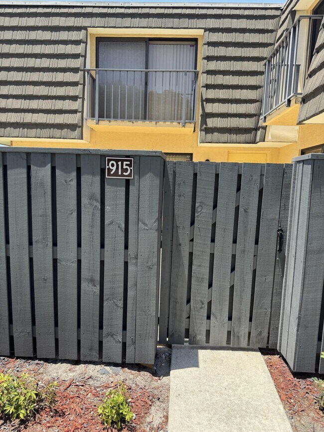 915 9th Way in West Palm Beach, FL - Foto de edificio - Building Photo