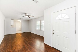 3122 Sunnydale Dr in Houston, TX - Building Photo - Building Photo