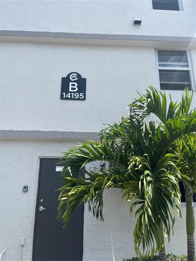 14195 SW 87th St in Miami, FL - Building Photo - Building Photo