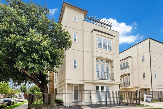 property at 104 W Drew St