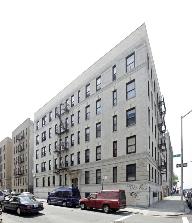 442 E 184th St in Bronx, NY - Building Photo