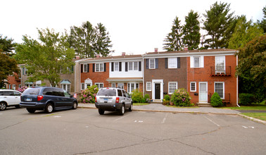 Longmeadow Condos in Milford, CT - Building Photo - Building Photo