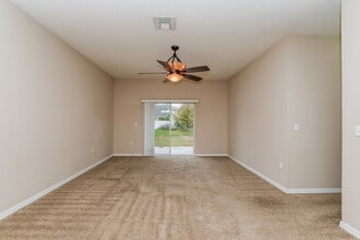 12130 Infinity Dr in New Port Richey, FL - Foto de edificio - Building Photo