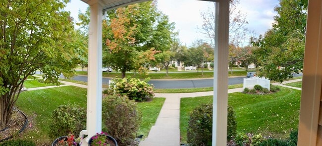 10006 Pincherry Ln in Eden Prairie, MN - Building Photo - Building Photo