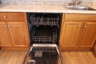 22 Forest St in Middleboro, MA - Foto de edificio - Building Photo