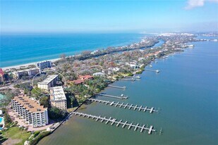 8625 Midnight Pass Rd in Sarasota, FL - Building Photo