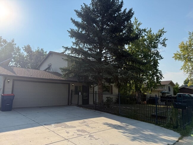 property at 13445 Green Cir