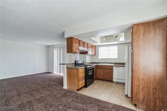 7200 W Pirates Cove Rd in Las Vegas, NV - Building Photo - Building Photo