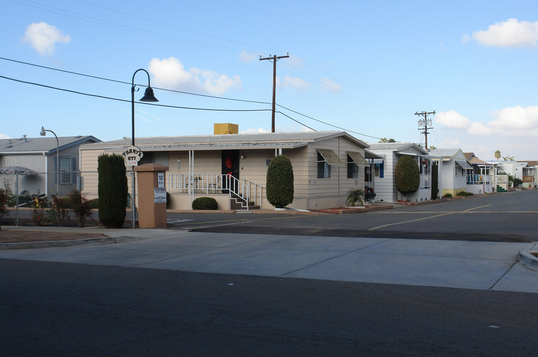 Terry's Mobile Home Park in Chula Vista, CA - Foto de edificio