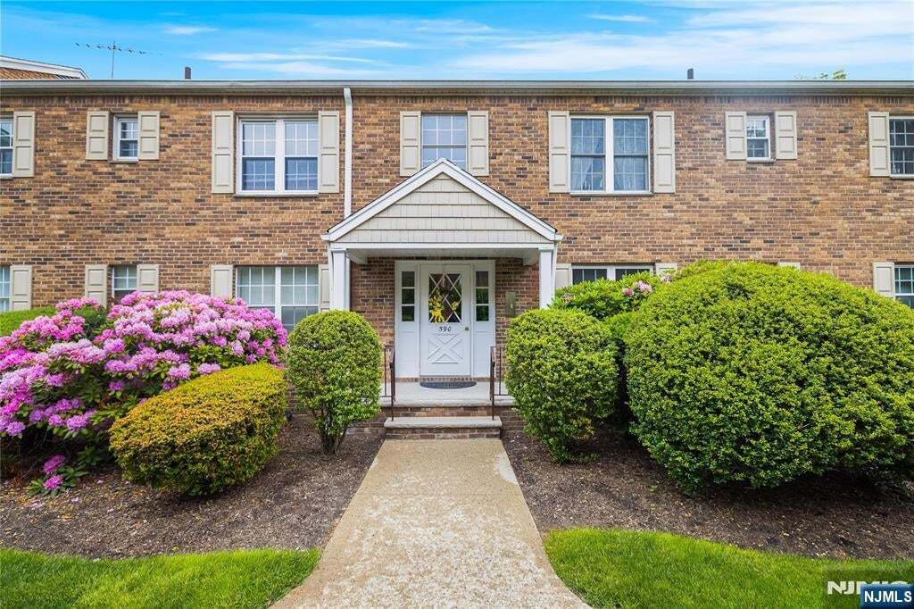 590 Center St in Oradell, NJ - Building Photo