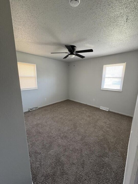 341 N Downey Ave in Independence, MO - Building Photo