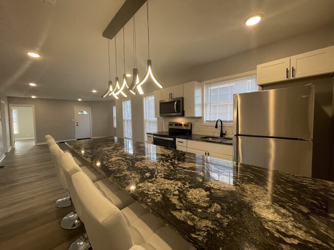 233 Lamont Ave, Unit 1, Unit 1