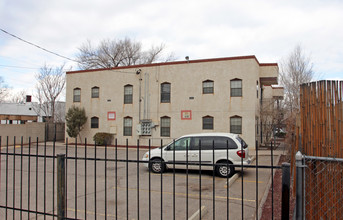 816 Coal Ave SW in Albuquerque, NM - Foto de edificio - Building Photo