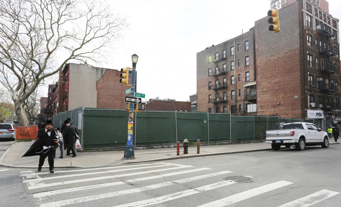 103 Lee Ave in Brooklyn, NY - Foto de edificio