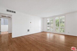 7270 Hillside Ave in Los Angeles, CA - Building Photo - Building Photo