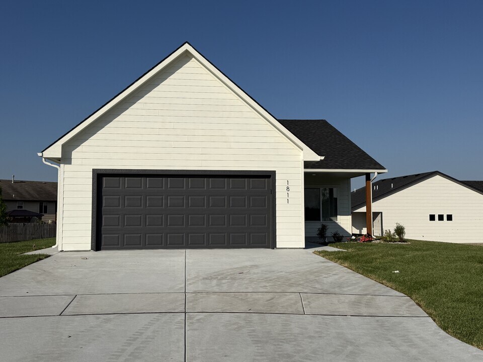 1811 Liam Ct in Wichita, KS - Building Photo