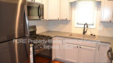 5433 SW Sena Dr in Topeka, KS - Building Photo - Building Photo