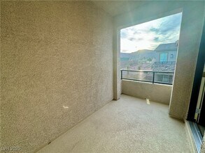 337 Laurel Peak Dr in Henderson, NV - Building Photo - Building Photo