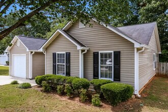 429 Village Cir in Stockbridge, GA - Building Photo - Building Photo