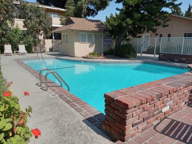 7318 Ventura Canyon Ave in Los Angeles, CA - Building Photo - Building Photo