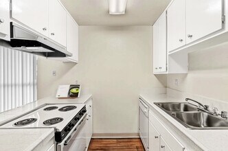 Seawind Apartments in Chula Vista, CA - Foto de edificio - Building Photo