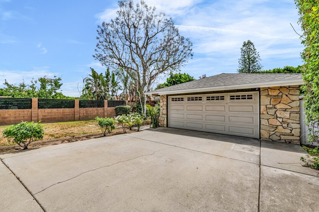 13004 Lull St in North Hollywood, CA - Building Photo