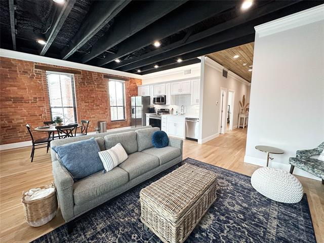 property at 111 W Ennis Ave