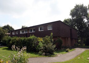 16 Litchfield Ct in Toronto, ON - Building Photo