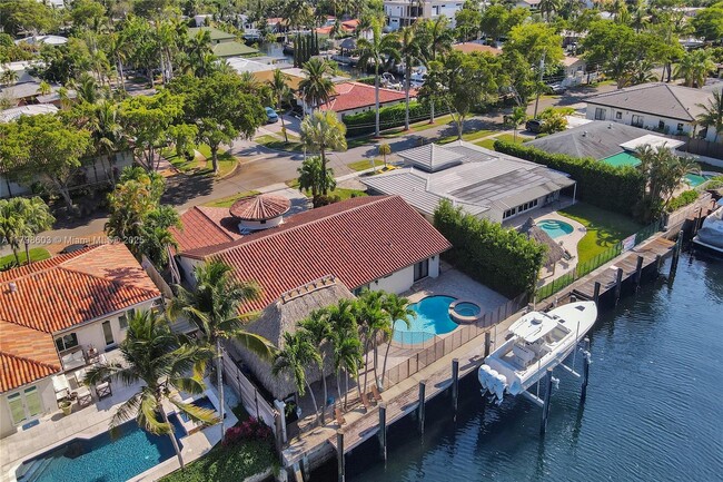 2075 Ixora Rd in North Miami, FL - Building Photo - Building Photo